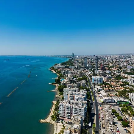 3 Bedroom With 2 Balconies And Private Rooftop Terrace *