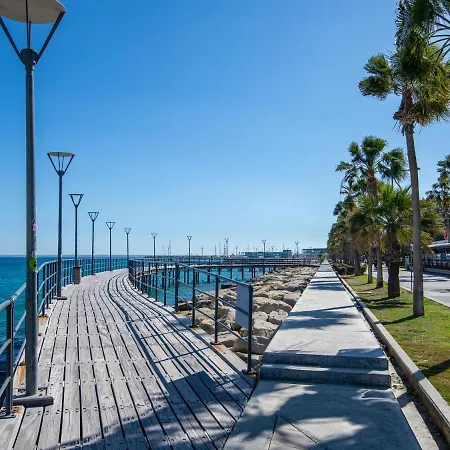 3 Bedroom With 2 Balconies And Private Rooftop Terrace דירה